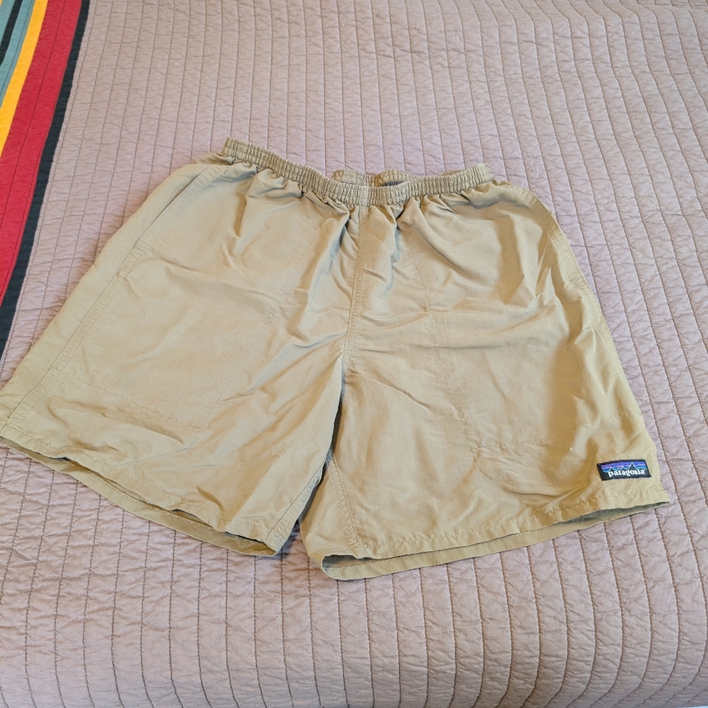 patagonia baggies men's medium tan